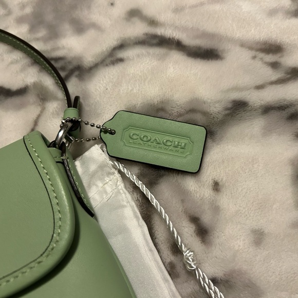 Coach Hampton Bag in the colour “Pistachio” - Picture 6 of 9